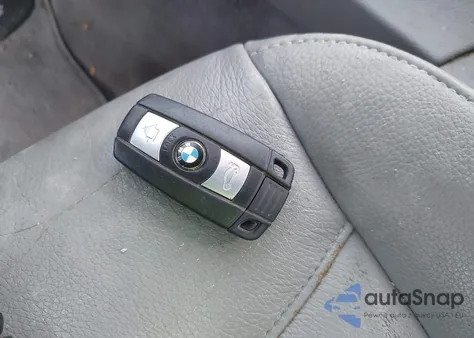 2011 BMW 328I xDrive z USA, uszkodzony, nr VIN WBAUU3C50BA542420